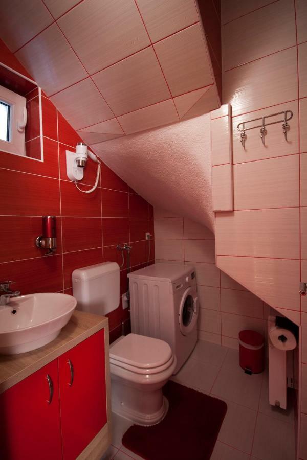 Design Apartments Red Blue Osijek Exterior foto